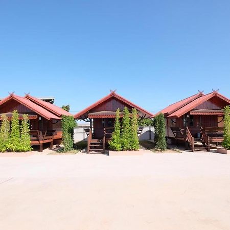 Prakaithong Hotel Amphoe Sawang Daen Din Dış mekan fotoğraf