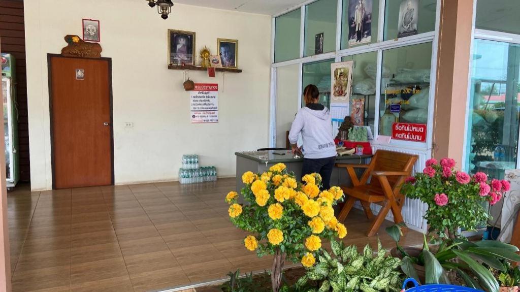 Prakaithong Hotel Amphoe Sawang Daen Din Dış mekan fotoğraf
