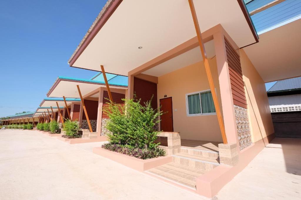 Prakaithong Hotel Amphoe Sawang Daen Din Dış mekan fotoğraf