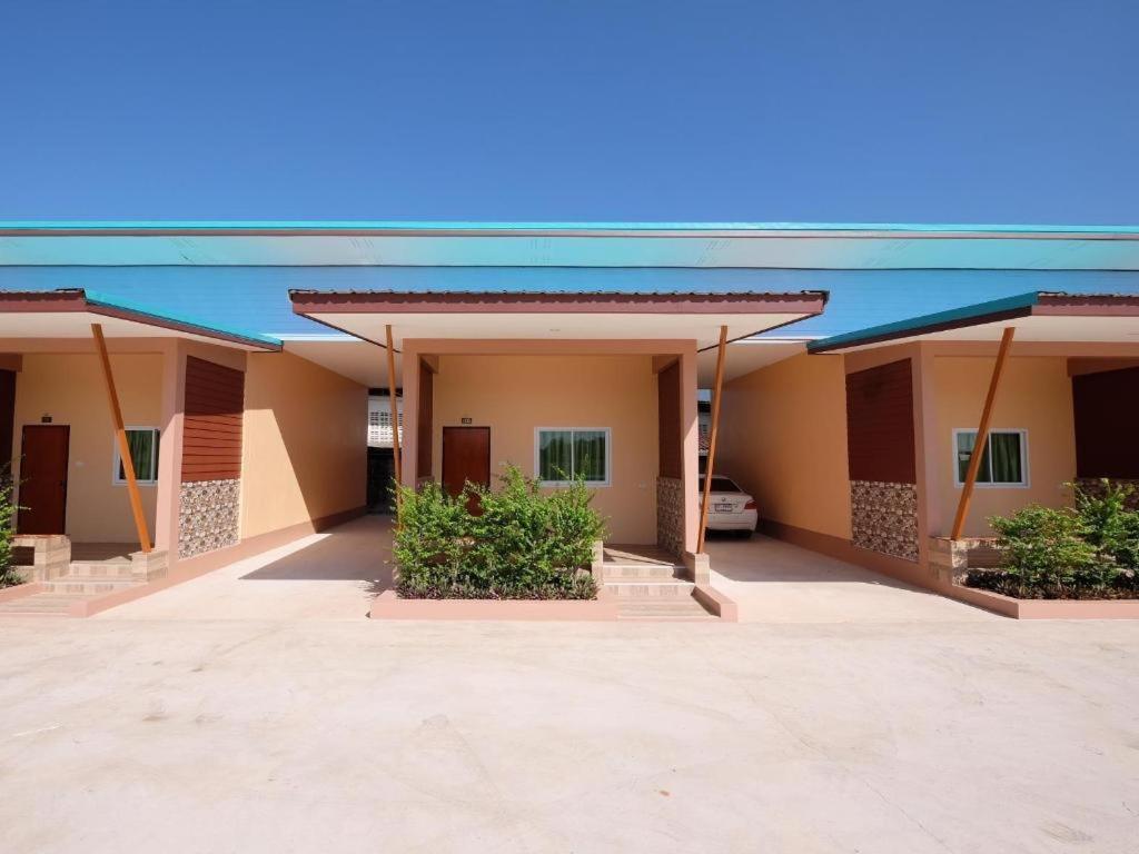 Prakaithong Hotel Amphoe Sawang Daen Din Dış mekan fotoğraf