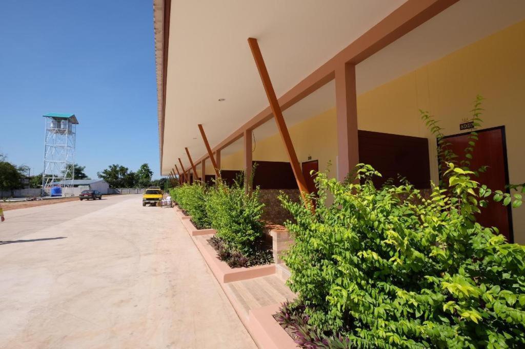 Prakaithong Hotel Amphoe Sawang Daen Din Dış mekan fotoğraf