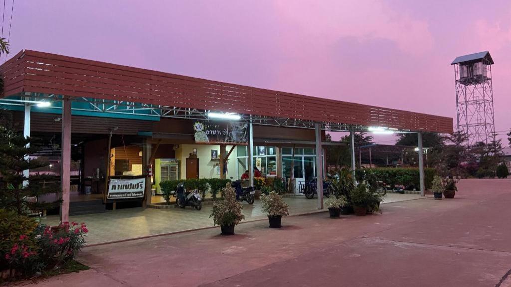 Prakaithong Hotel Amphoe Sawang Daen Din Dış mekan fotoğraf