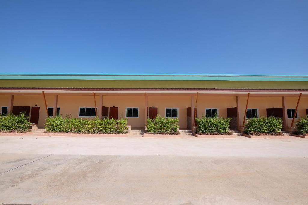 Prakaithong Hotel Amphoe Sawang Daen Din Dış mekan fotoğraf