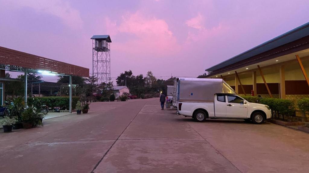 Prakaithong Hotel Amphoe Sawang Daen Din Dış mekan fotoğraf