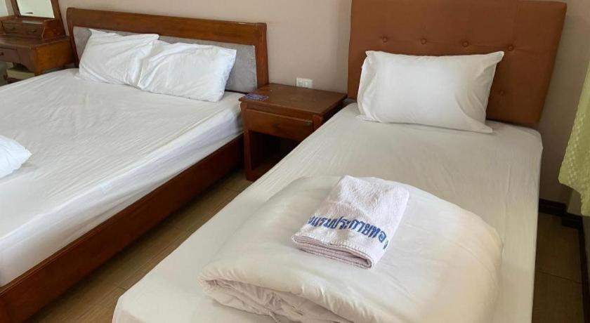 Prakaithong Hotel Amphoe Sawang Daen Din Dış mekan fotoğraf